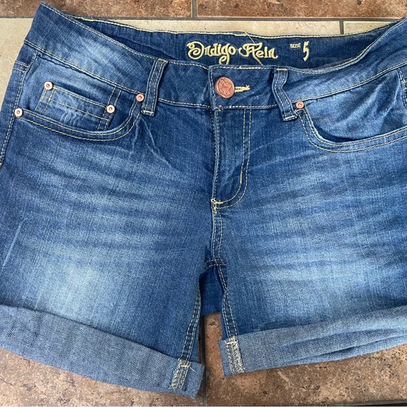 Day trip cuffed low rise denim shorts - Picture 3 of 3